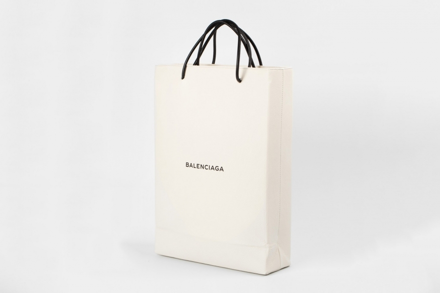 Οίκος μόδας… αυτοτρολάρεται και πουλάει 1.100 δολάρια μία τσάντα για ψώνια  - Media
