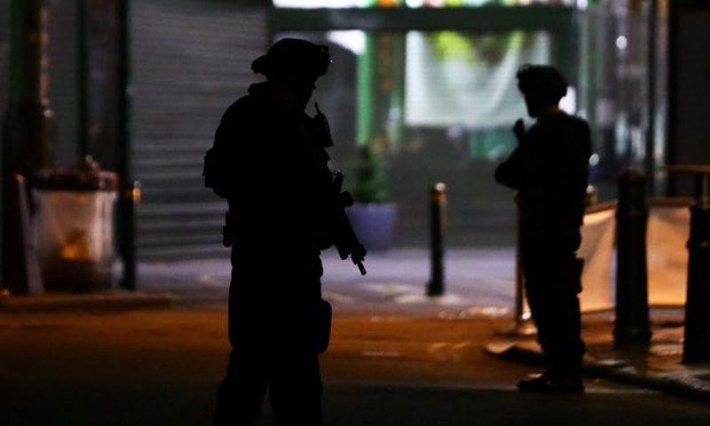 Με καρεκλιές οι πολίτες αντιμετώπισαν τους μαχαιροβγάλτες τζιχαντιστές στο Λονδίνο - Φώναζαν στους τρομοκράτες «είστε δειλοί»  - Media