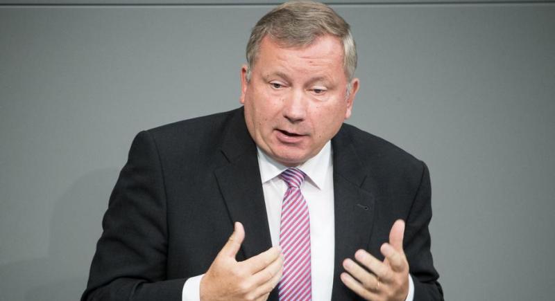 Ο Σόιμπλε ενημερώνει τη γερμανική Βουλή- Κάποια στιγμή θα γίνει κούρεμα χρέους, λέει βουλευτής της Μέρκελ - Media