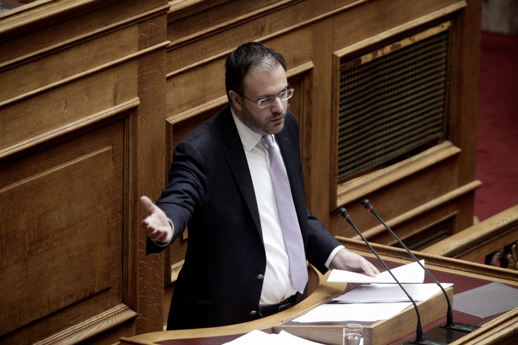 Θεοχαρόπουλος: Η κυβέρνηση τα έδωσε όλα χωρίς να πάρει τίποτα - Media