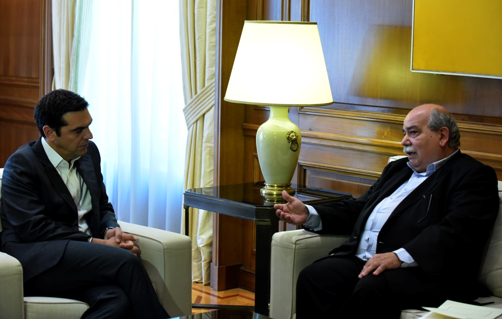 Συνάντηση Τσίπρα-Βούτση: «Οριστικό τέλος των μνημονίων» - «Δεν σημαίνει ότι όλα είναι λυμένα» - Media