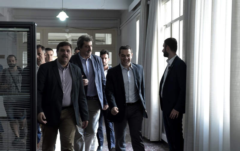 Στο υπουργείο Υγείας ο Αλέξης Τσίπρας- Θερμή υποδοχή από την ΠΟΕΔΗΝ (Videos) - Media