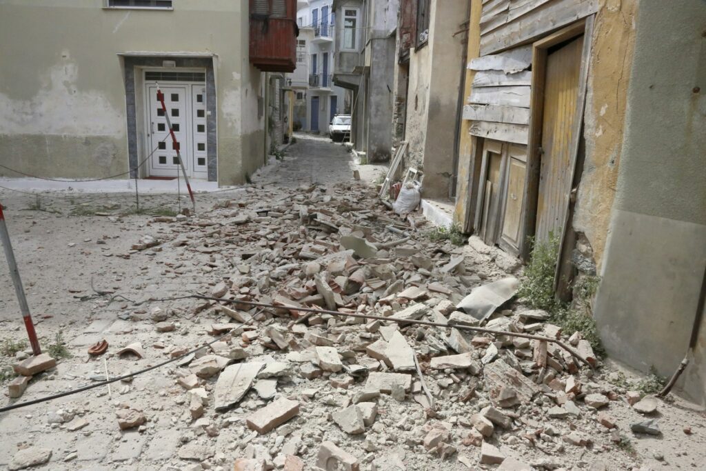 Σεισμός στη Μυτιλήνη: Κατέρρευσαν παλιά βιομηχανικά κτίρια - Media