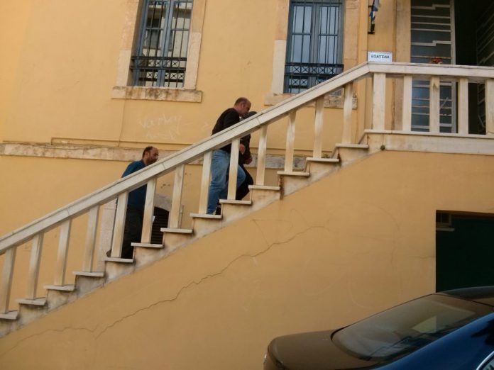 Χανιά: Συνεχίζει να απειλεί την 15χρονη κόρη του από τη φυλακή - Media