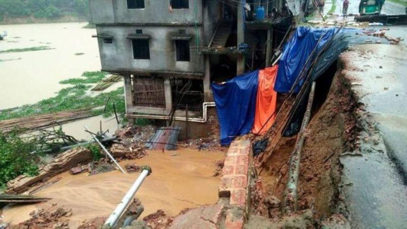 Κατολισθήσεις από τις καταρρακτώδεις βροχές στο Μπανγκλαντές: Στους 111 οι νεκροί (Photos) - Media