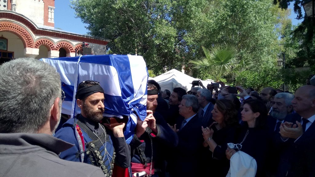 Το στερνό «αντίο» στον Κωνσταντίνο Μητσοτάκη - Στην τελευταία του κατοικία (Photos) - Media