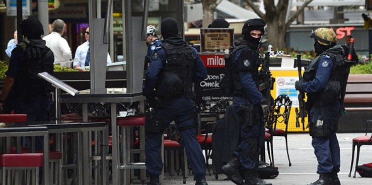 Αυστραλία: Αστυνομικές επιχειρήσεις για την αιματηρή ομηρία - Την ευθύνη ανέλαβε το Ισλαμικό Κράτος  - Media