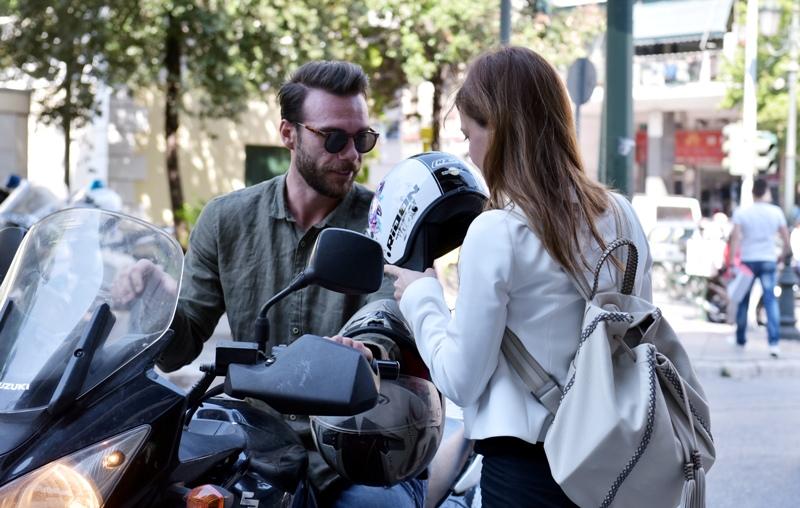 Ο «μυστηριώδης» συνοδός της Αχτσιόγλου που «έριξε» το ίντερνετ (Photos) - Media