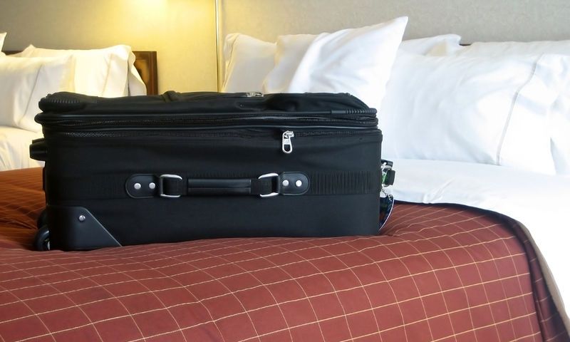 Πώς θα εντοπίσετε τους κοριούς σε ένα δωμάτιο ξενοδοχείου - Media