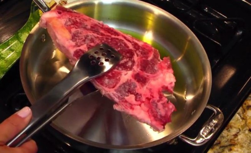 Πώς να ξεπαγώσετε την μπριζόλα σας μέσα σε τρία λεπτά (Video) - Media