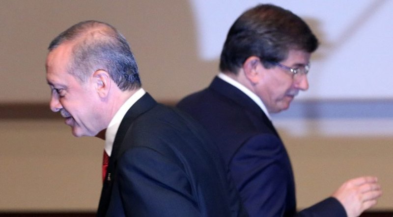 Νταβούτογλου κατά Ερντογάν: Το AKP δεν είναι κόμμα ενός ανδρός - Να πληρώσουν όσοι φταίνε για την ήττα - Media