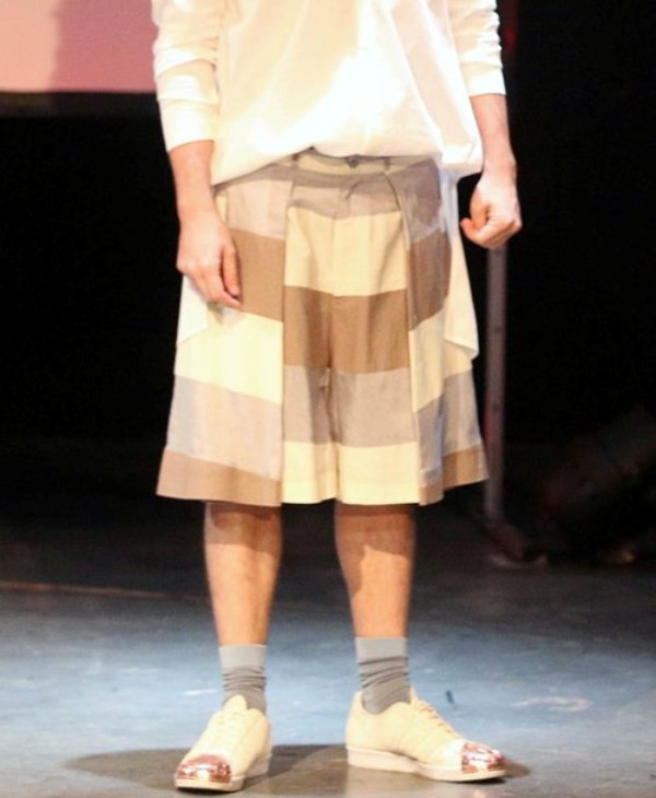 Πρώην συνεργάτης της Μενεγάκη εμφανίστηκε με… φούστα! - Media