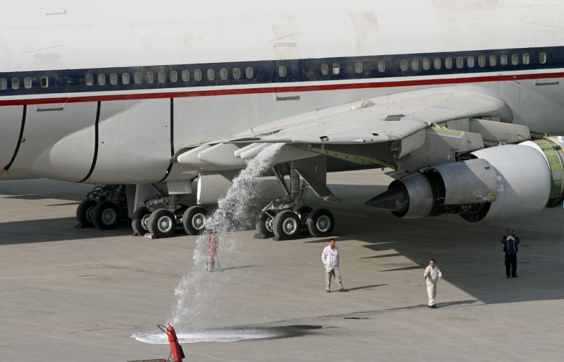 Απίστευτο: Νεόνυμφοι απέτρεψαν παρά τρίχα αεροπορική τραγωδία (Video) - Media