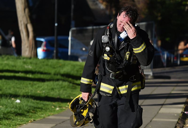 Η πιο ανατριχιαστική φωτογραφία από την πυρκαγιά στο Λονδίνο (Photo) - Media