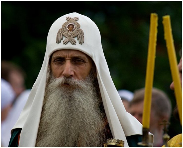 Ρώσος Μητροπολίτης καλεί τους άνδρες πιστούς: Μην ξυρίζεστε για να μη γίνετε ομοφυλόφιλοι - Media