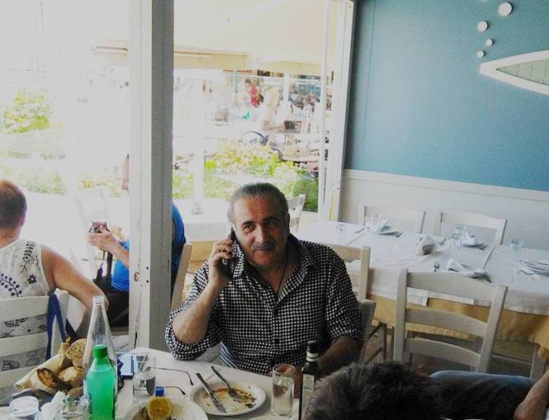 Στα Χανιά ο Λάκης Λαζόπουλος - Γεύμα σε γνωστό εστιατόριο (Photos) - Media