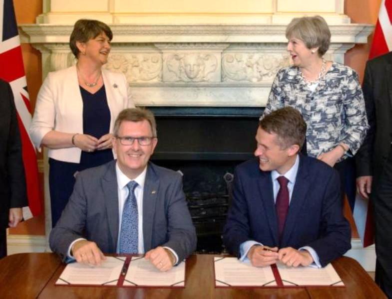 «Έκλεισε» η κυβέρνηση μειοψηφίας στη Βρετανία: Τα βρήκαν Μέι-DUP - Media