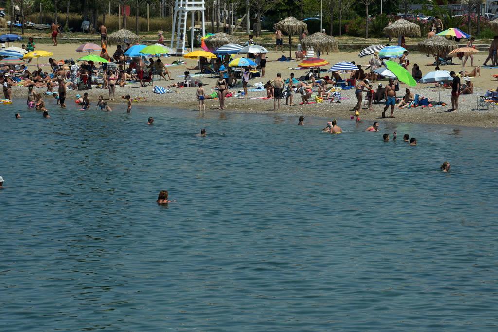 Τραγωδία σε παραλία του Ηρακλείου - Πέθανε 78χρονη ενώ έκανε μπάνιο - Media