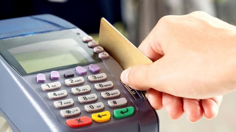 Τι θα συμβεί αν περάσετε από το POS την πιστωτική σας κάρτα ως χρεωστική - Media