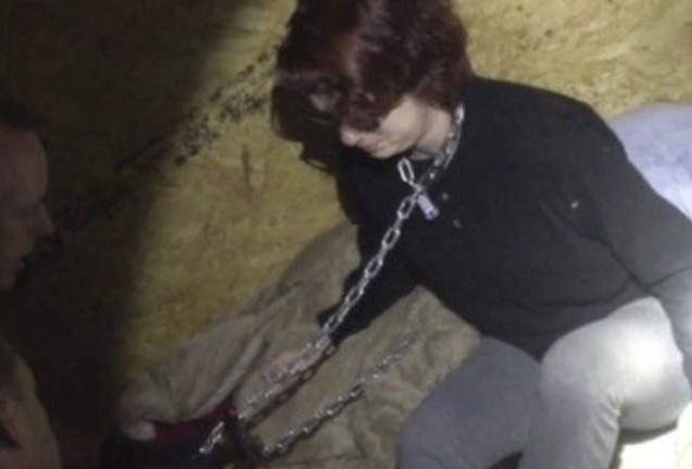 Η δραματική απελευθέρωση μιας σκλάβας του σεξ- Σίριαλ κίλερ την είχε δεμένη σε κοντέινερ επί δύο μήνες (video) - Media