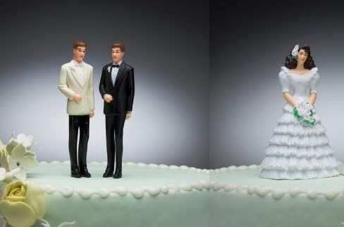 Σοκ με δίγαμη γυναίκα: Ο σύζυγος την είδε στο Facebook νυφούλα, στο πλευρό άλλου!   - Media