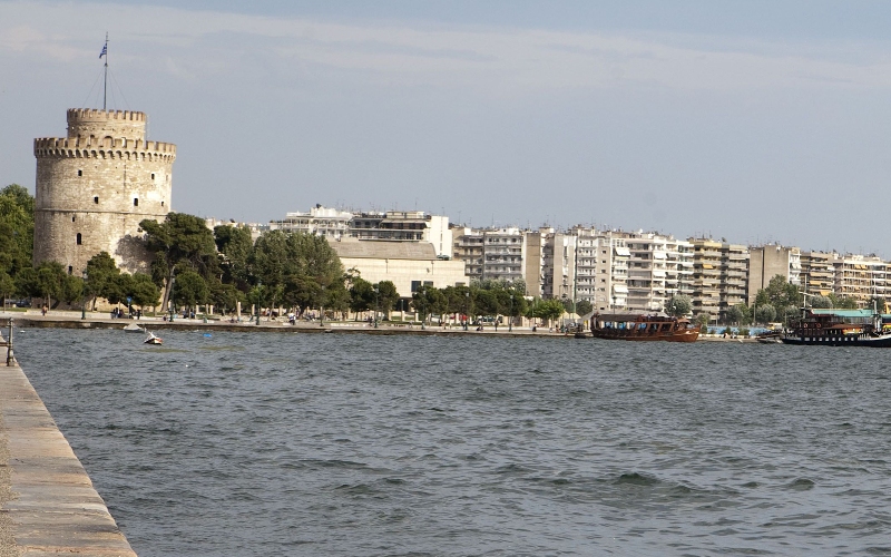 Πανικός στη Θεσσαλονίκη - Ηλικιωμένος 90 ετών έπεσε στον Θερμαϊκό - Media