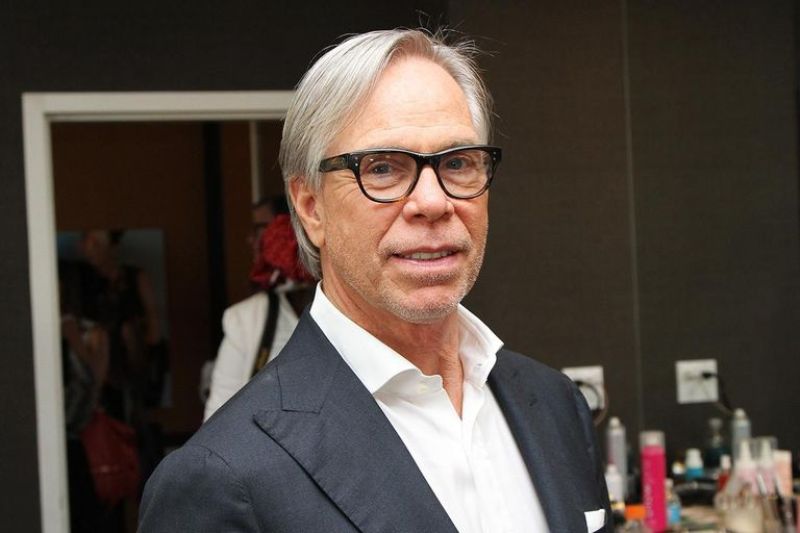 Δια χειρός Tommy Hilfiger το νυφικό της κόρης του: Ο ρομαντικός γάμος του ζευγαριού (Photos) - Media