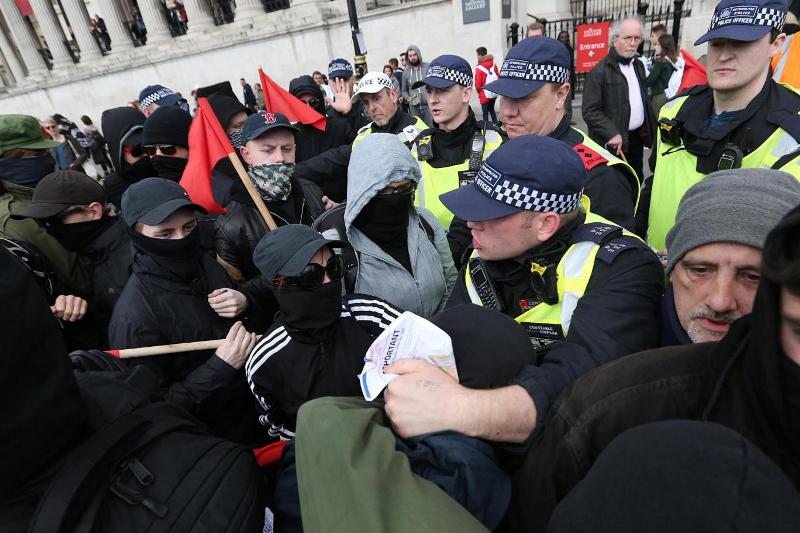Βρετανία: Επί ποδός η Αστυνομία για φασιστική συγκέντρωση - Στο δρόμο και αντιφασίστες  - Media