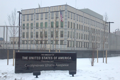 Νέα τρομοκρατική επίθεση: Πέταξαν εκρηκτικό μηχανισμό στην πρεσβεία των ΗΠΑ στην Ουκρανία - Media