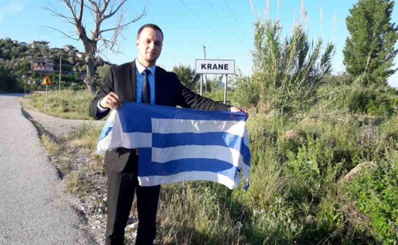 Ελεύθερος ο Αλβανός εθνικιστής που καίει ελληνικές σημαίες - Νέο παραλήρημά του - Media