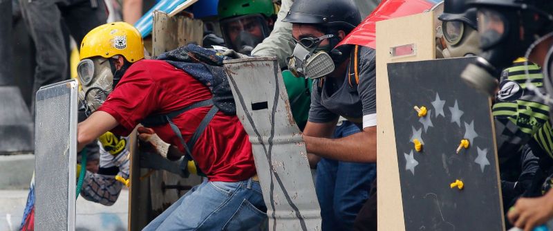 Νεκρός 17χρονος ακτιβιστής στη Βενεζουέλα - 80 ημέρες διαδηλώσεων κατά της κυβέρνησης Μαδούρο - Media