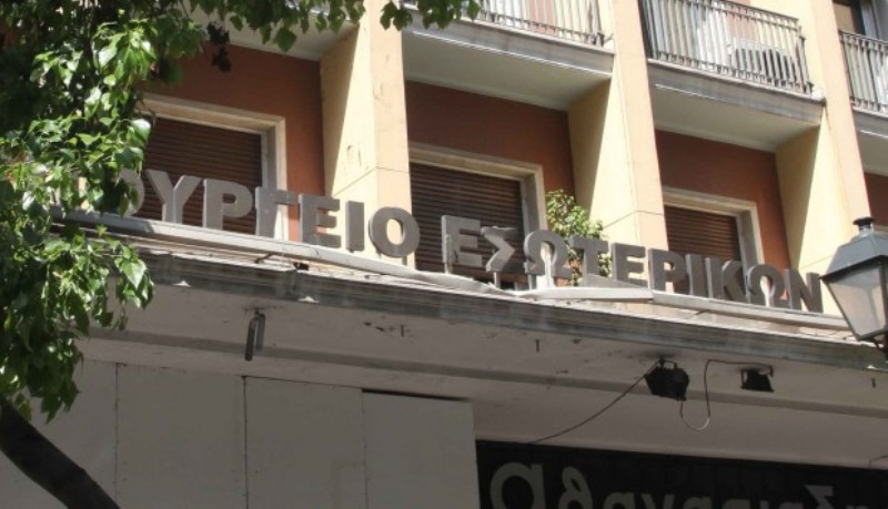 ΥΠΕΣ: Σύντομα η κατάθεση «συνολικής λύσης» για τους συμβασιούχους - Media