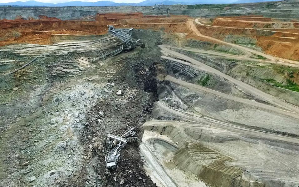 Σήμα κινδύνου από Ευθ. Λέκκα: Να εκκενωθεί ο οικισμός των Αναργύρων - Media