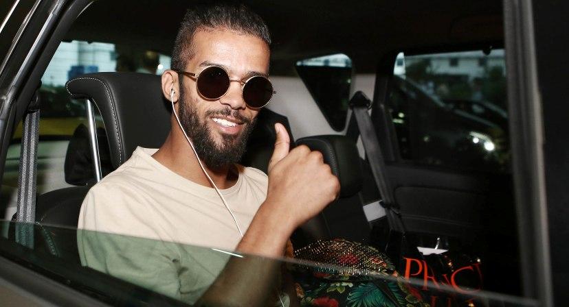 Έφτασε για Ολυμπιακό ο Καρσελά (Video) - Media