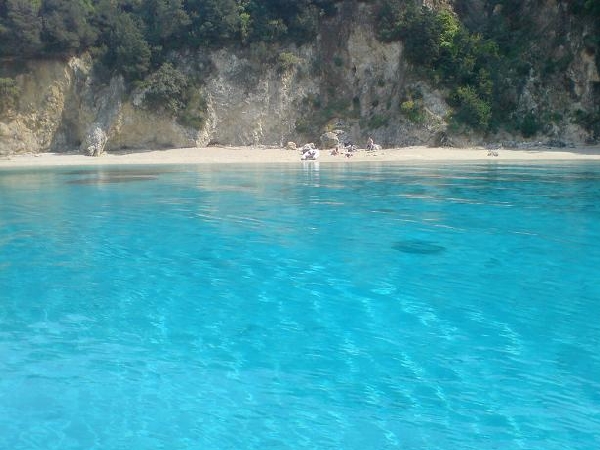 Η παραλία με τα πιο τιρκουάζ χρώματα στην Ελλάδα! (Photo) - Media