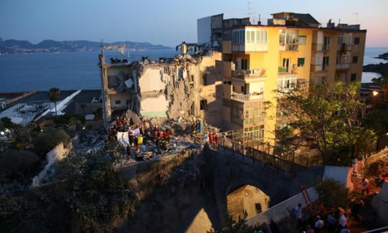 Νεκροί και οι οκτώ αγνοούμενοι από κατάρρευση κτιρίου στη Νάπολη - Media