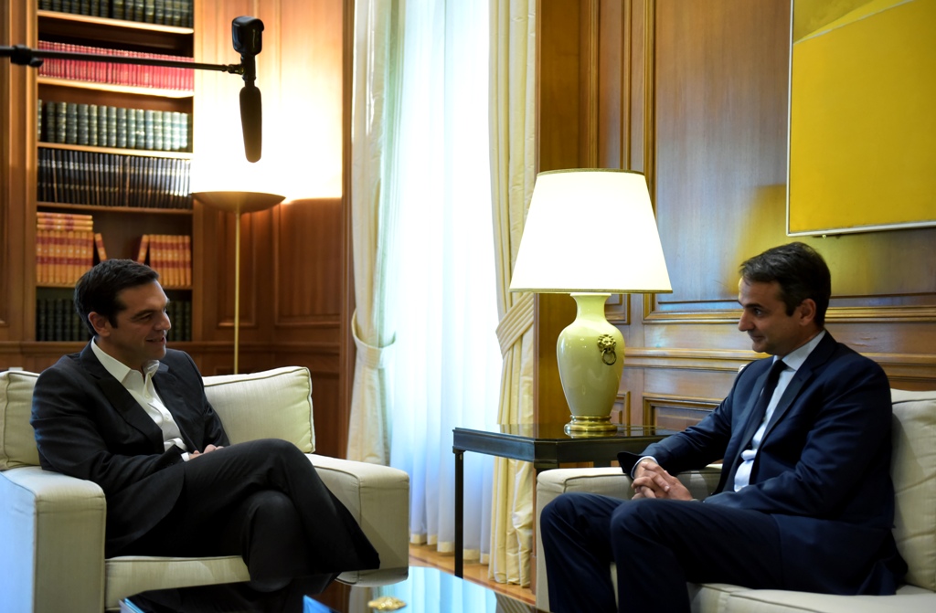 Ευχές για ταχεία ανάρρωση από Μητσοτάκη σε Τσίπρα - Media
