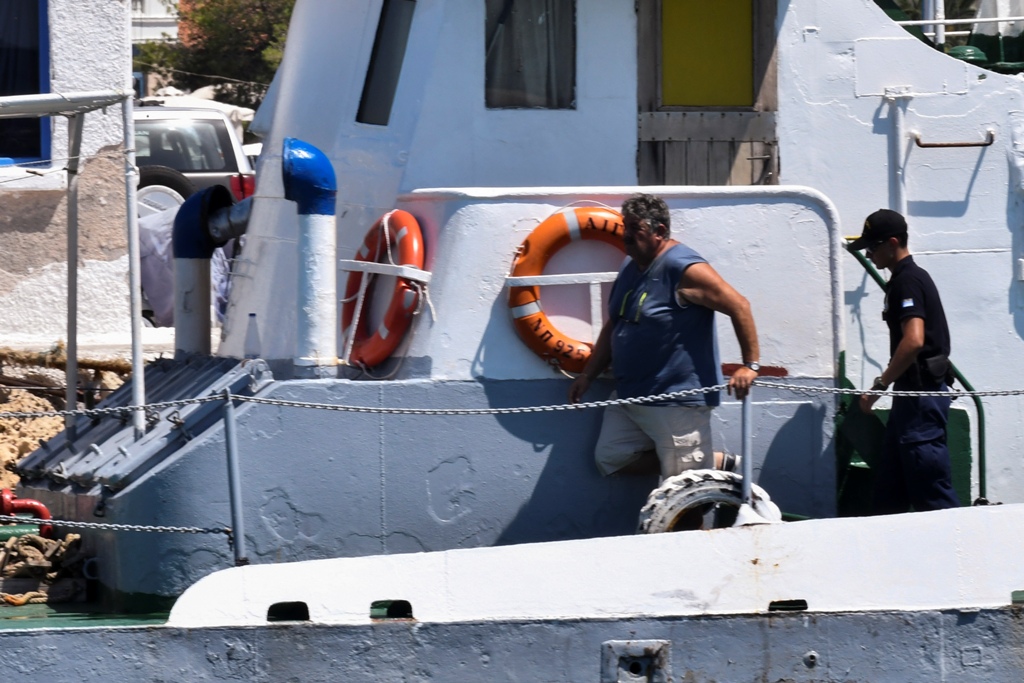Τραγωδία στην Αίγινα: Ελεύθεροι o πλοίαρχος και μέλος του πληρώματος - Media