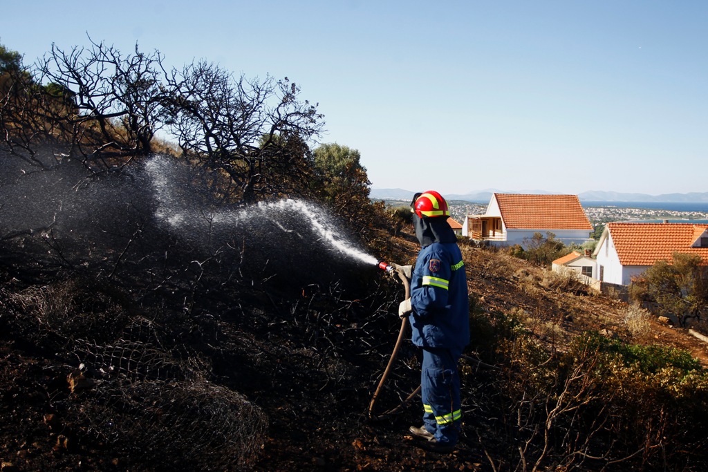 Σε εξέλιξη φωτιά στην Κέρκυρα - Media