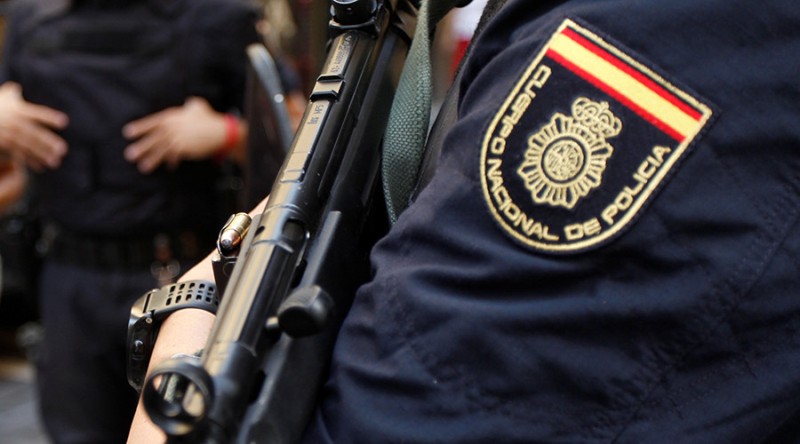 Άνδρας επιτέθηκε σε αστυνομικούς ουρλιάζοντας Αλλαχου Ακμπαρ - Media