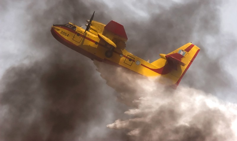 Ιεράπετρα: Συνεχίζεται η μάχη των πυροσβεστών - Θέλουν να «κόψουν» την πυρκαγιά πριν φθάσει στις καλλιέργειες  - Media