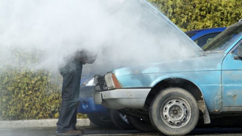Τι πρέπει να προσέξουμε με τον καύσωνα για να μην «ανάψει» το αμάξι - Media
