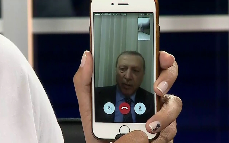 Απίστευτο κι όμως αληθινό: Τώρα ελέγχει και τα... κινητά ο Ερντογάν (Video) - Media