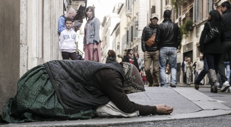Ανησυχία στην Ιταλία: Το 20% των πολιτών σε κίνδυνο φτώχειας - Media