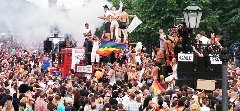 Η Gay Pride του Βερολίνου έγινε γιορτή για τον γάμο των ομοφυλοφίλων - Media