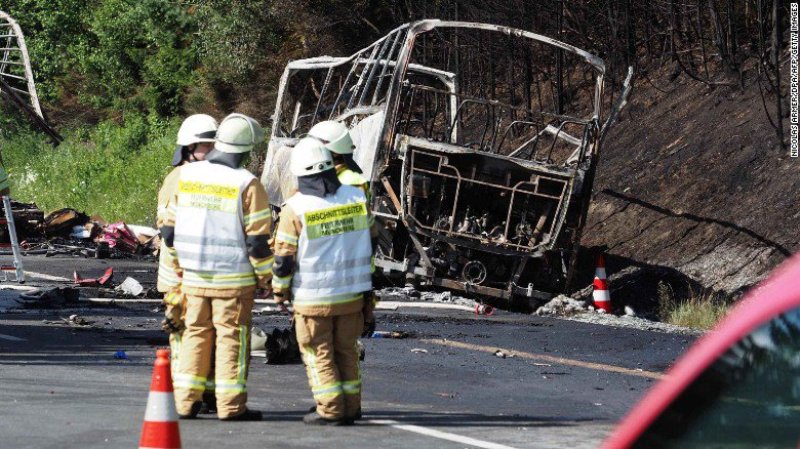 Τραγική επιβεβαίωση: Στους 18 οι νεκροί από τη φωτιά στο λεωφορείο στη Βαυαρία - Media