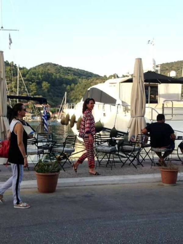 Η Γιάννα Αγγελοπούλου απολαμβάνει τις διακοπές της στην Ιθάκη – Εικόνες από το νέο εκπληκτικό σκάφος της (Photos)  - Media