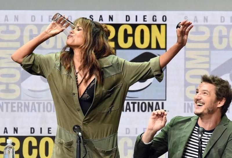 H Χάλι Μπέρι είναι... γερό ποτήρι  - Media