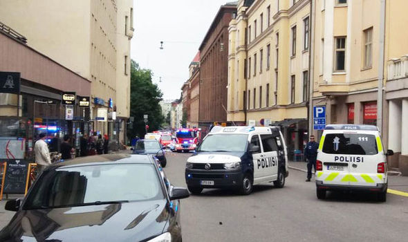 Μεθυσμένος έριξε το όχημα πάνω σε πεζούς στο Ελσίνκι - Συνελήφθη από την αστυνομία, τουλάχιστον 1 νεκρός - Media