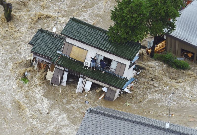 Φονικές πλημμύρες στην Ιαπωνία - 20 νεκροί - Media
